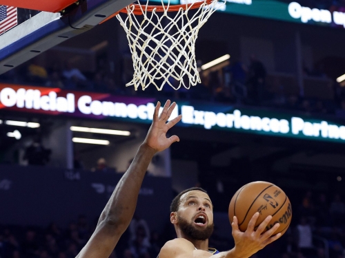 NBA／安比德復出但兩度傷退 柯瑞狂飆37分助勇士退76人