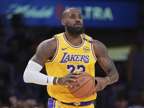 NBA》詹姆斯執行球員選項留湖人 迎接破紀錄第23個賽季