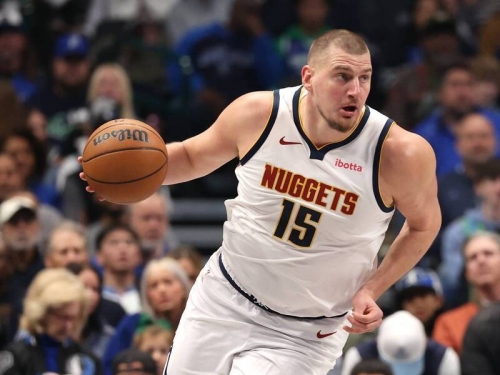 NBA》小丑寫歷史！約基奇輕鬆繳大三元 超越「大鳥」締造1最速紀錄