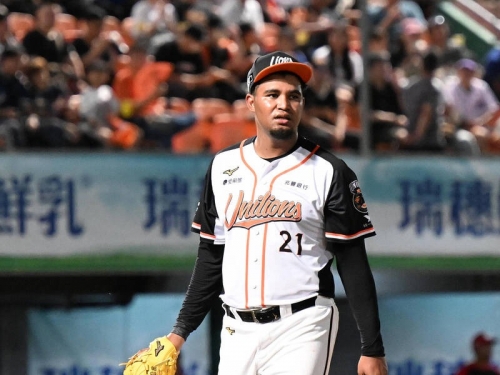 中職》蒙德茲連4場先發都勝投 賽後解釋踢紅土的情緒性反應