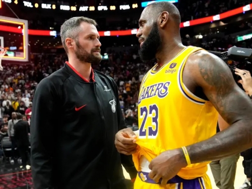 NBA》湖人中鋒再補強？「愛神」有望買斷投靠　詹皇迎前戰友回歸