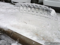 冰風暴過後…停車場驚見吉普車脫殼