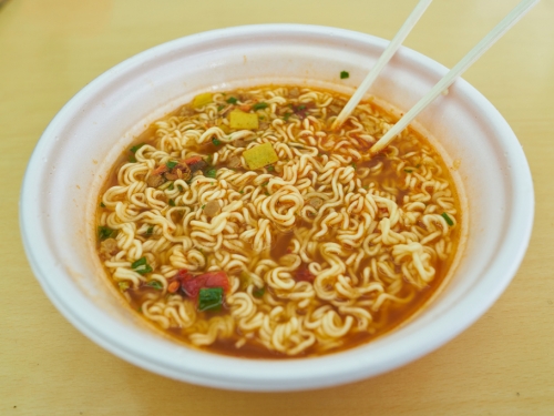 泡麵過期還能吃嗎？日大廠給出驚人答案