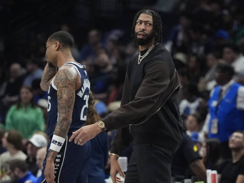 NBA》罕見！獨行俠把明星長人戴維斯下放發展聯盟 拚本季復出