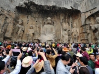 「怎麼這麼多人？」中國式「紮堆旅遊」驚呆老美！