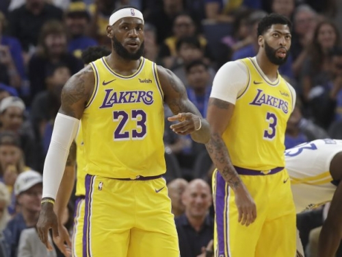 NBA／深圳站依舊爆滿 詹皇、AD只打12分鐘