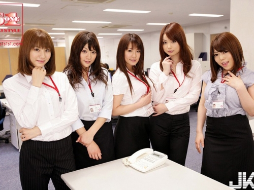 【小白兔精選】H罩杯巨乳女神「麻美ゆま」 經典OL作品帶領四名巨乳在辦公室打團戰！