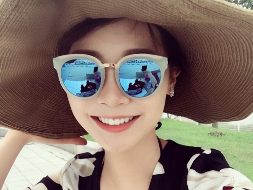 春神來了！戀愛系少女「甜美笑容」花都綻放了 網激動喊：「想綁回家」