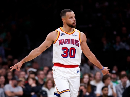 NBA》昨砍本季單場最高分力克綠衫軍！勇士一哥柯瑞再創新紀錄