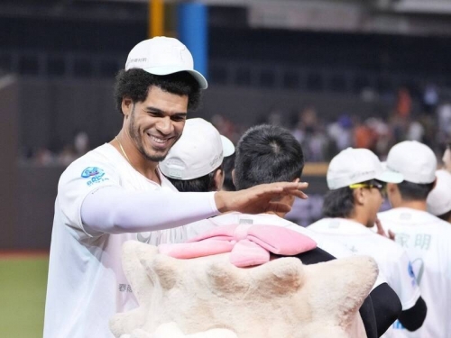 中職》「明年要記得回來喔！」魔鷹離台前收到隊友的溫情喊話