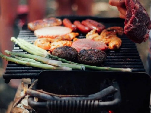 人肉當鹿肉烤！食童狂魔廣邀人烤肉聚餐 鄰居：幫忙吞下去滅證？