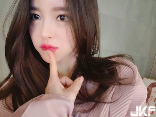 南韓正妹直播主靠性感舞姿搭配晃乳扭臀，月收入高到讓你懷疑人生！