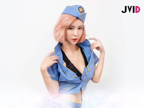 爆乳版李毓芬「潘維亞」一手無法掌握　絕美身段讓人招架不住！