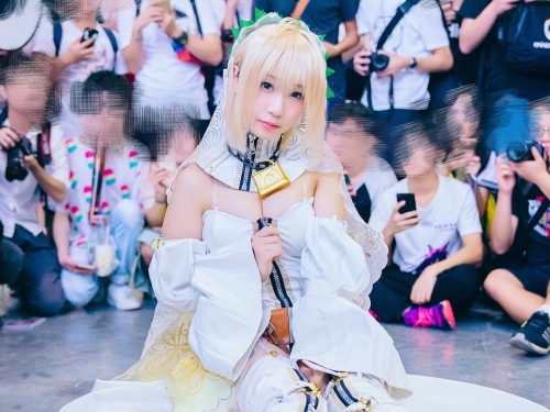「爆乳Coser」好壞壞！公共場所曬「圓潤下乳」　試圖用邪惡視角挑逗！