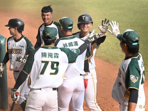 經典賽》遭顏郁軒、吳柏萱全壘打逆襲 南非5分領先翻船