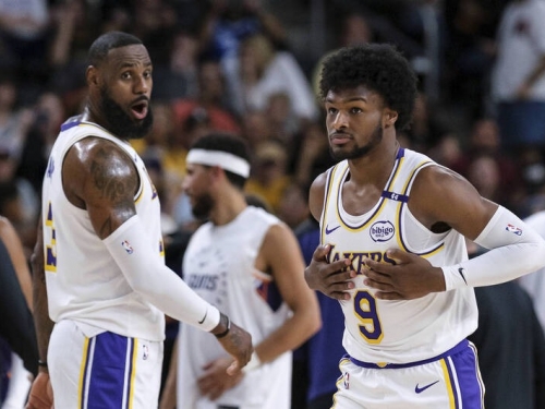 NBA》詹姆斯父子同場！詹皇19分、兒子0分 湖人遭太陽逆轉