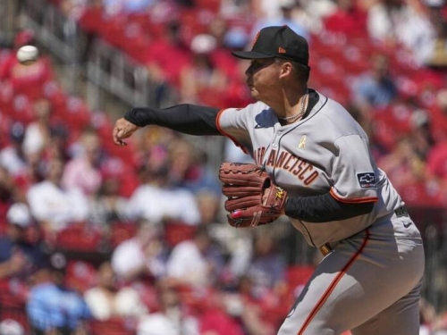 MLB》稱鄧愷威「晚熟型投手」！巨人投教曝蛻變秘辛：看見他的潛力