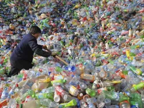 科學家研發突變細菌酶，可以在 10 小時內分解 90% 的塑膠