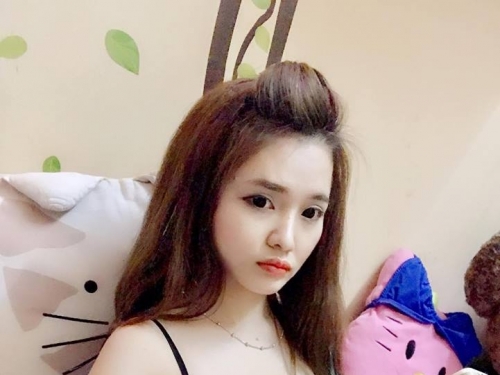 太噴血！爆乳正妹自拍驚見「粉紅露點照」！底下留言全擠爆了…