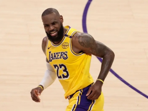 NBA》詹皇打臉回鍋騎士謠言！未來動向引熱議　Curry暖回：等你很久了