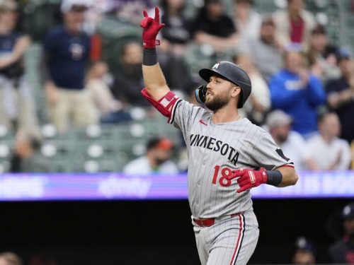MLB》火箭人之子轉隊首轟！ 雙城雙重賽橫掃金鶯豪取10連勝