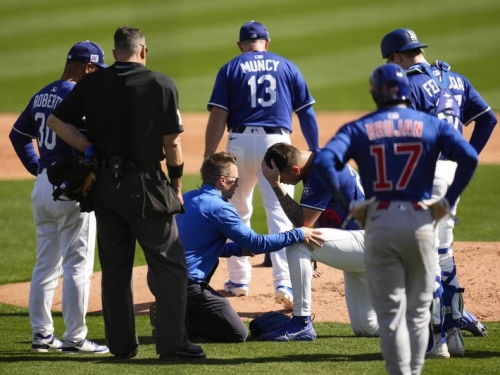 MLB》春訓首戰驚魂！ 道奇火球男遭169.8KM強襲球擊中