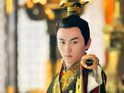 他是漢朝皇帝的嫡長子，一生無緣皇位，陪葬品卻是皇帝配置