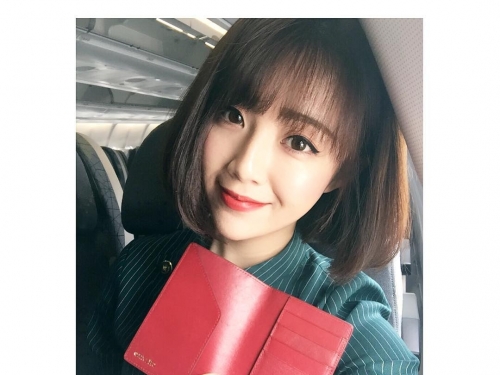 長榮正妹空姐「小邵雨薇」甜美臉蛋好吸睛！笑容足以融化冰山，好想給她服務！