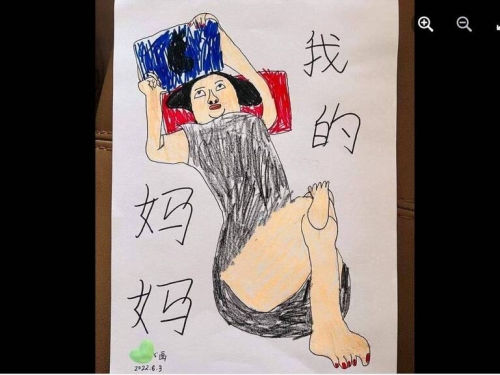小孩畫「我的媽媽」醜態百出超傳神 寫實派畫風網友全笑翻