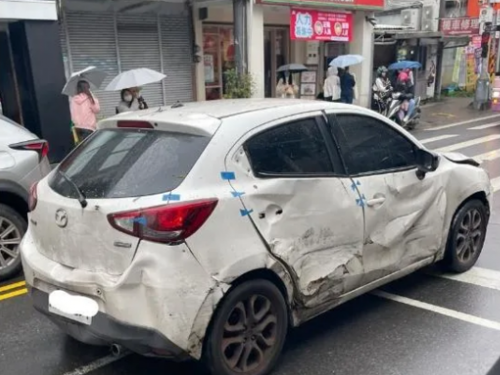門把都沒了 台北驚見「戰爭版馬自達」 網傻：根本烏克蘭回來