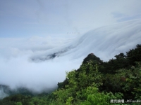 實拍廬山奇景——瀑布雲，仙氣十足，太美了！