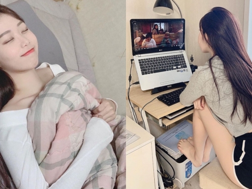 女友在家追劇超可愛！性感真理褲露「白皙美腿」，細腰翹臀的背影讓人好想撲上去！