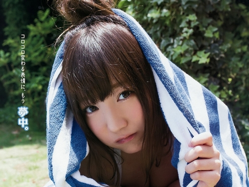 未熟少女大放「白嫩E奶」！不小心還被門卡到！這身材還在持續進化中...