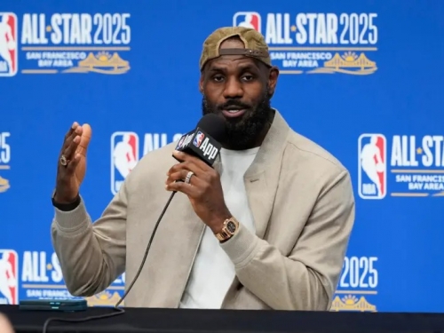 NBA》LeBron James還記得她！6年後再次擁抱當年撞倒的拓荒者員工