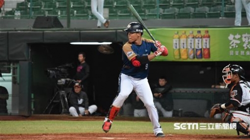 打擊夜史博威落難 6支三壘打破紀錄