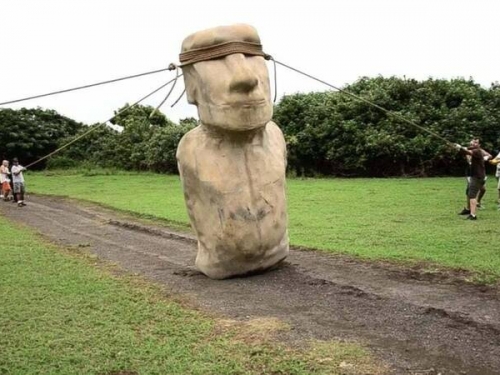 復活島石像搬運之謎破解 18人讓4噸摩艾「行走」