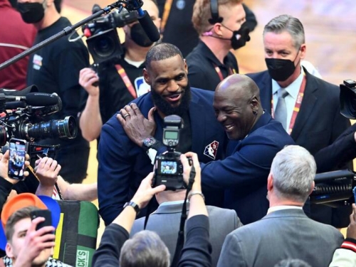 NBA》GOAT爭論另闢戰場 王牌經紀人：詹皇打球的年代比喬丹難多了