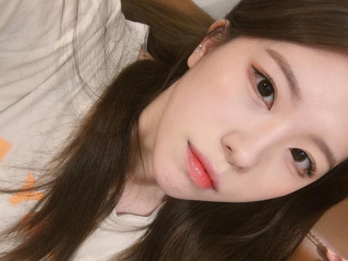 意外捕獲！素人正妹「高顏值+迷濛雙眼」 勾魂電眼要被電慘啦…