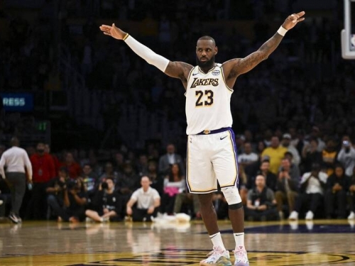 NBA》末節帶領湖人逆轉卻不居功 詹皇稱讚隊友：我們都是並肩作戰