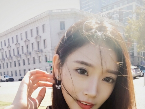野生湖人隊正妹球迷！放話送穿過的原味球衣，網：誰要球衣我要你！