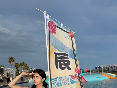 驚艷日本粉絲的性感！美乳仙女「辰辰」亮相泳池攝影會，火辣甜美太搶眼