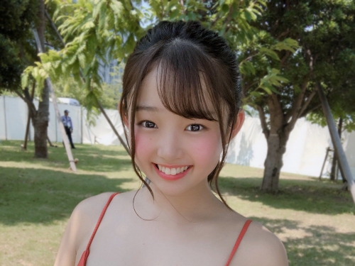 對，她18歲！爆紅巨乳嫩妹「花咲ひより」肉感身材讓人幸福感增加10倍