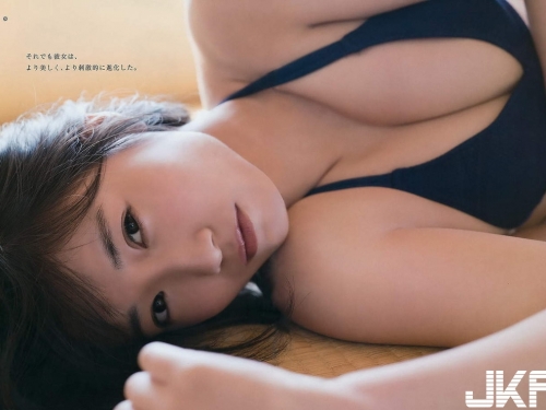 根本過度發育！19歲女偶像成長為「性感女人」　美乳也一起長大了！