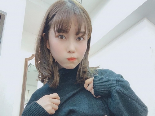 遺傳的巨乳！建築公司正妹員工胸前竟然築起兩座「高聳乳峰」