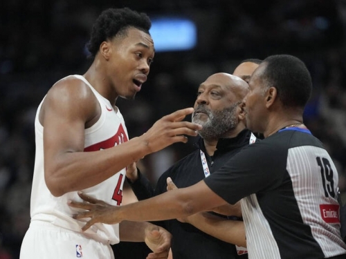 NBA》遭約基奇重擊臉部！ 剛簽86億約的暴龍少主眼眶骨折