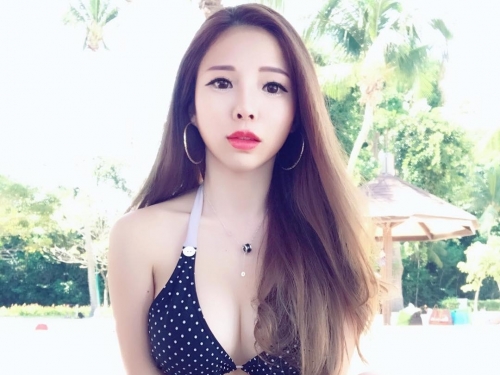 性感「巨乳DJ」火辣刷爆盤！上圍不科學腫脹　乳量讓全場跟著不停跳動！