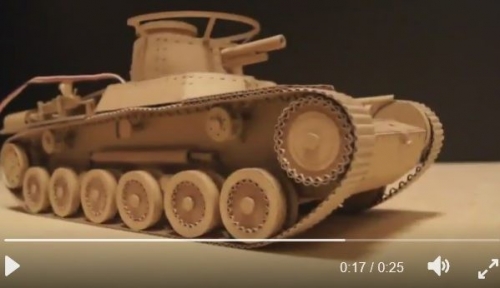 日本網民以厚紙板做坦克模型 車輪竟會動