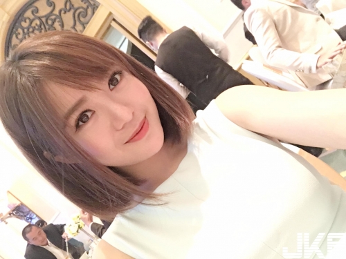 擁有明星臉、超甜美臉蛋與蜜腿的越南空靈正妹『阮塗靈』讓人戀愛惹！