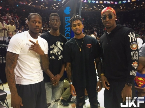 急著當大哥？書豪怎麼辦？羅素籃網相見歡 第一天練球開心與隊友玩自拍