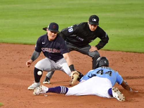 MLB》攻守俱佳！大展神反應美技 張育成連5戰敲安